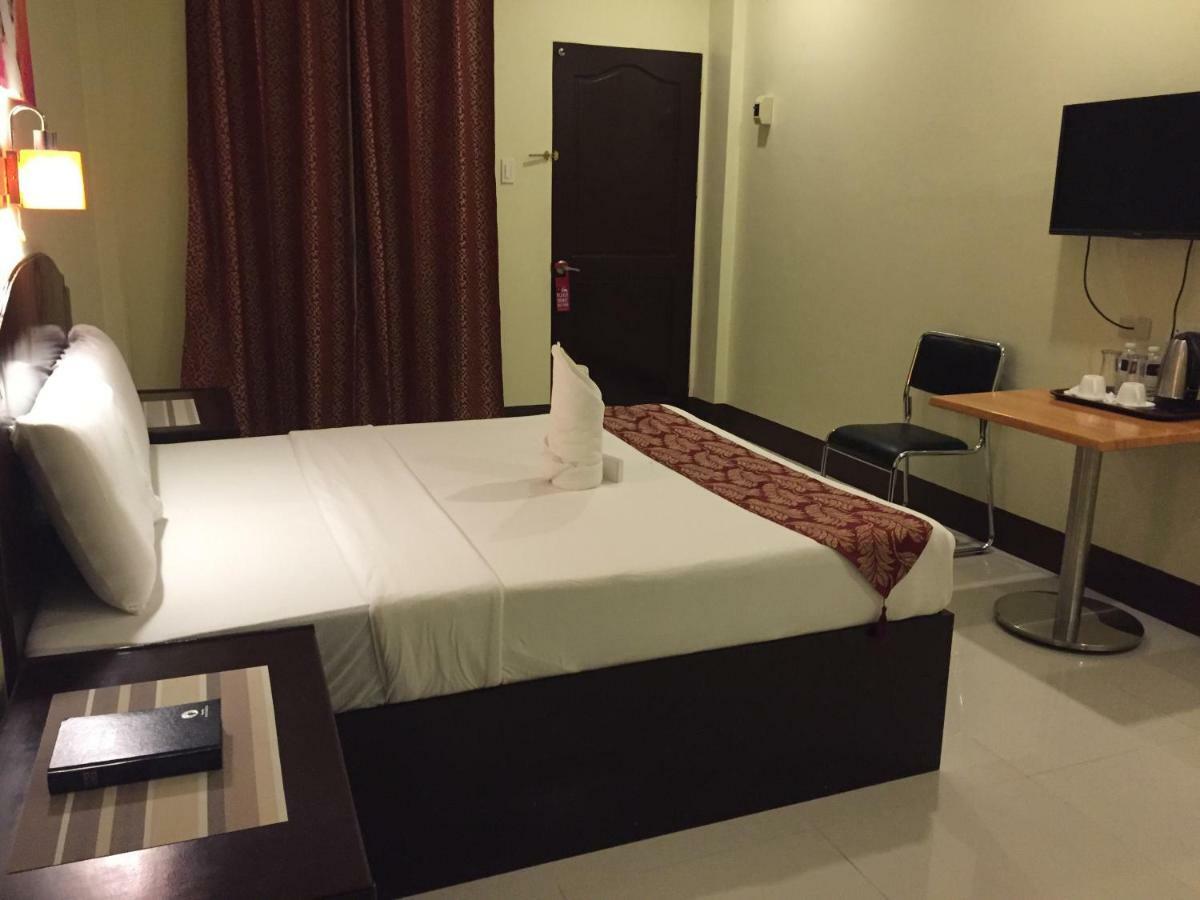 Hollywood Suites General Santos City Exterior photo